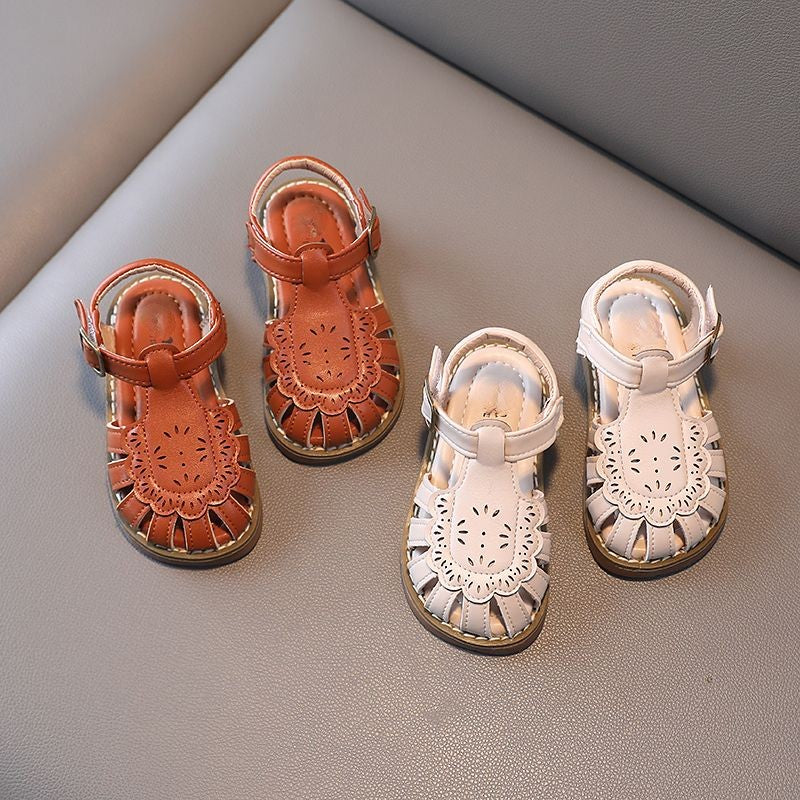 Antislip sandalen met zachte zool en uitsparingen