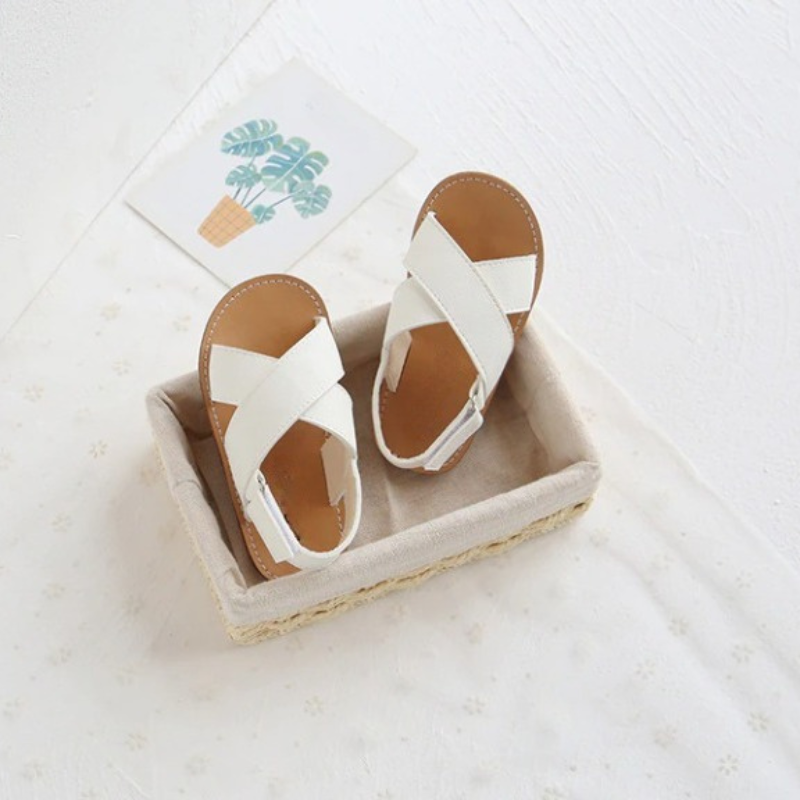 Kruisgeknoopte sandalen voor kinderen