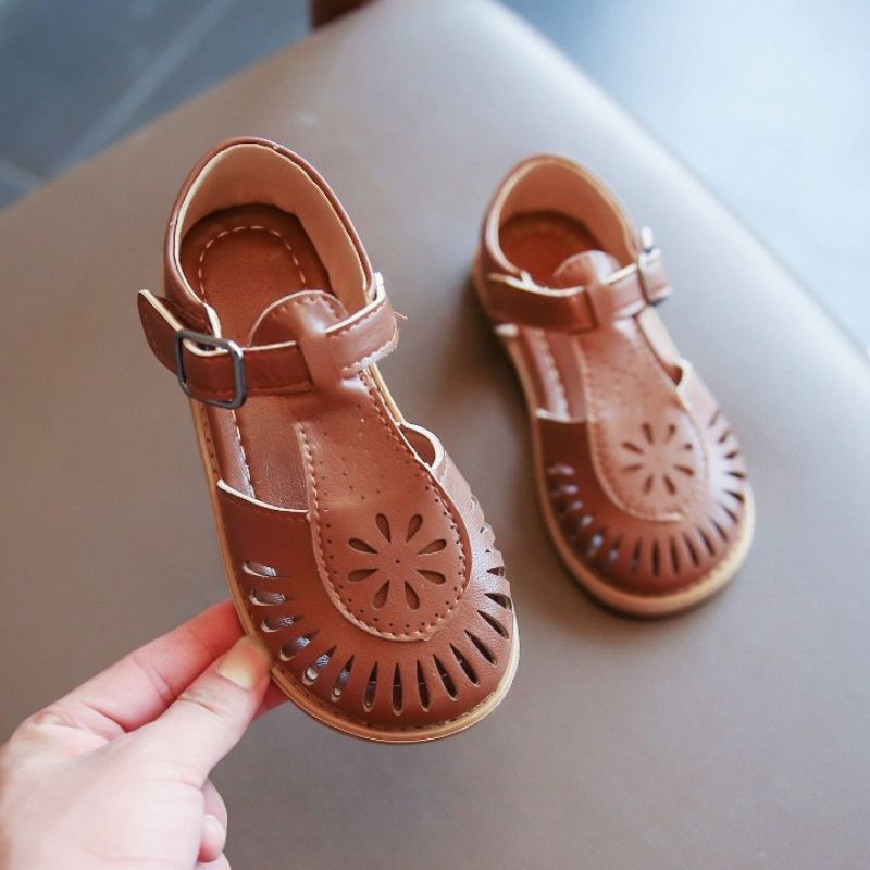 Gesloten babysandalen