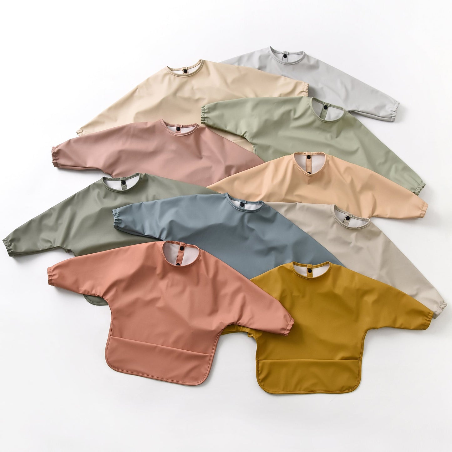 Waterdichte babyslab met lange mouwen in lichtbeige