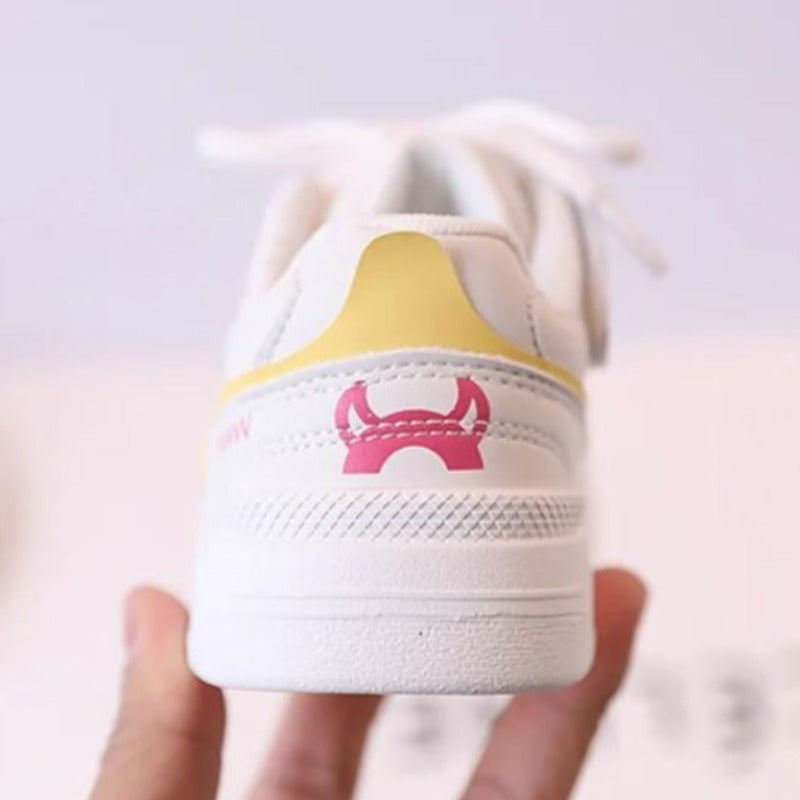 Schoenen met cartoonpatroon