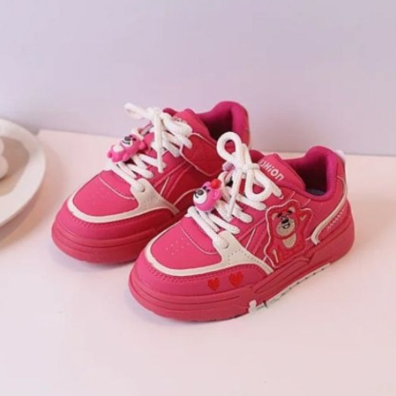 Schoenen met cartoonpatroon