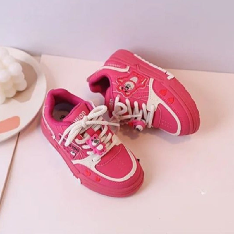 Schoenen met cartoonpatroon