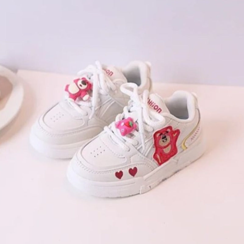 Schoenen met cartoonpatroon