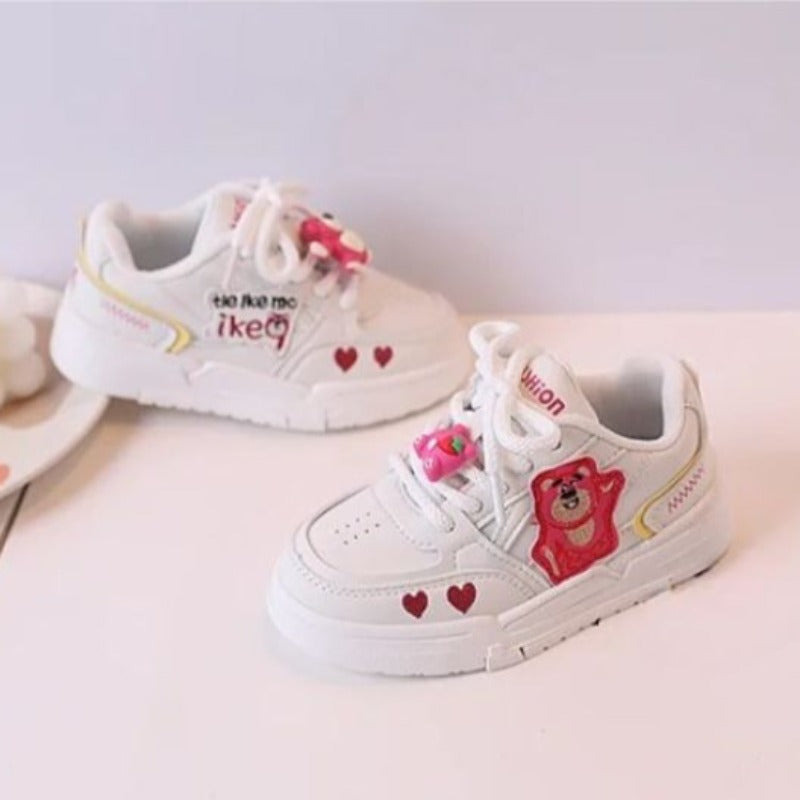 Schoenen met cartoonpatroon