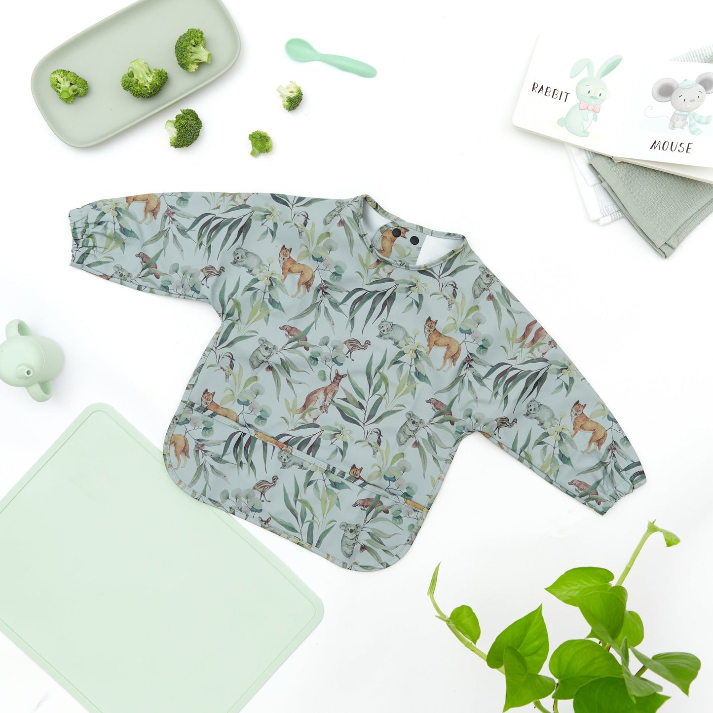 Waterdichte babyslab met lange mouwen en smokwerk in Little Aussie Tails