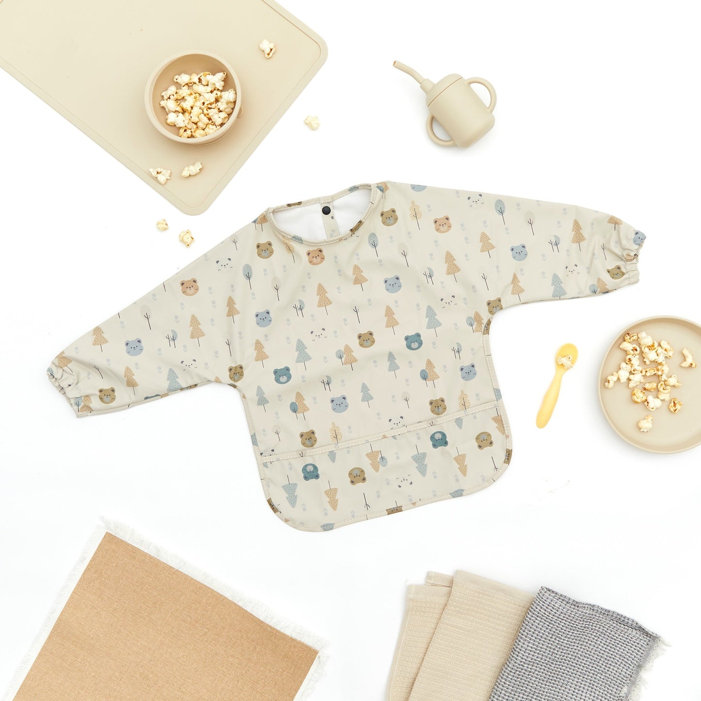 Waterdichte babyslab met lange mouwen in Woodland Cubs