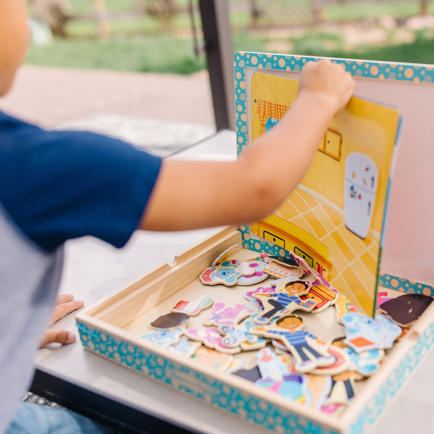 Blue's Clues & You! Wooden Magnetic Picture Game