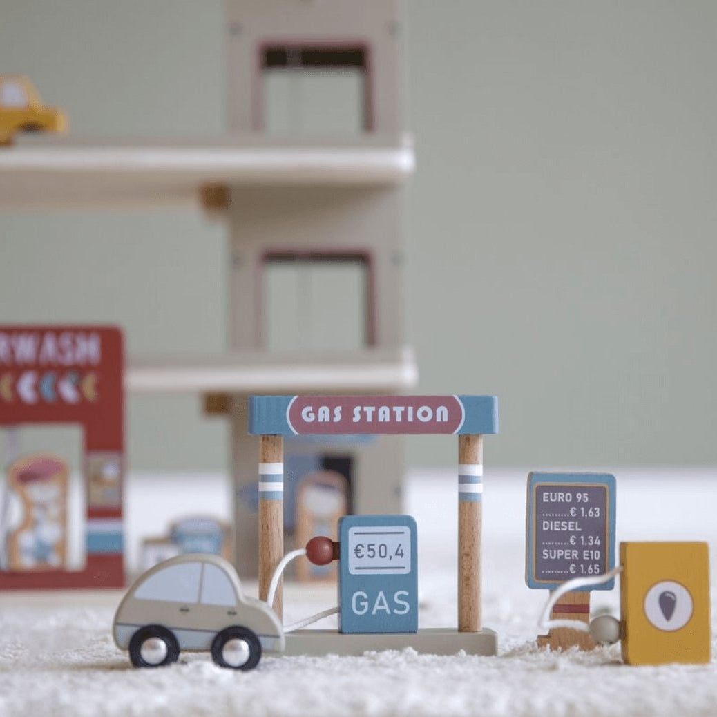 Little Dutch Railway Extension - Garage