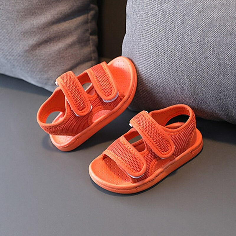 Snel drogende kinderzomersandalen