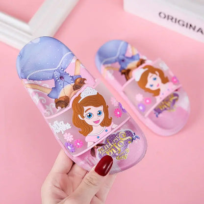 Prinsessen- en superheldenkinderzomerpantoffels