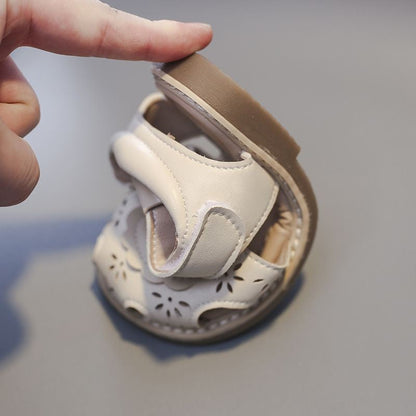 Antislip sandalen met strikpatroon voor kinderen met uitgesneden details