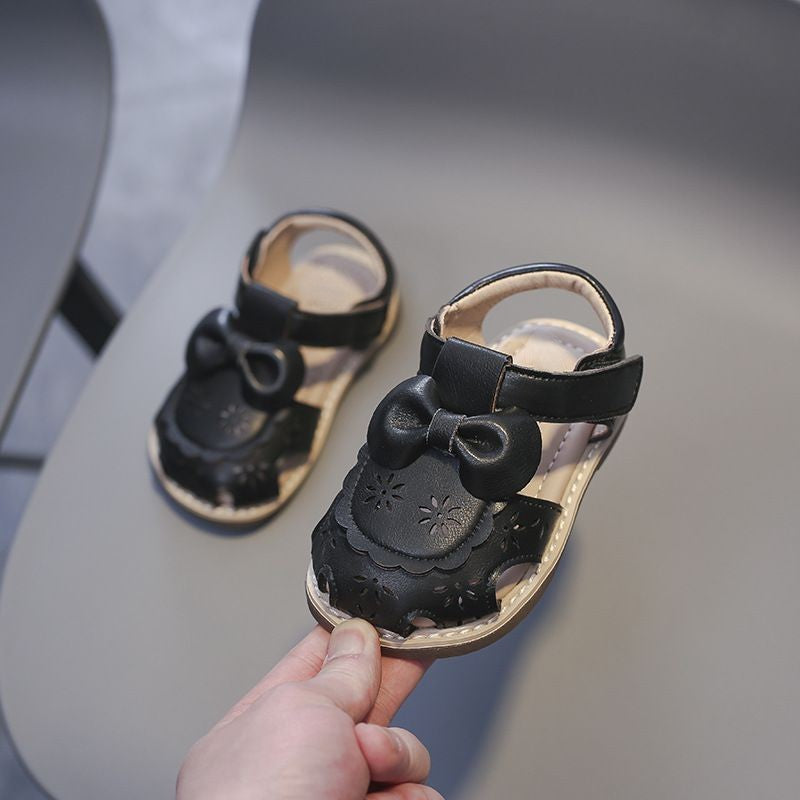 Antislip sandalen met strikpatroon voor kinderen met uitgesneden details