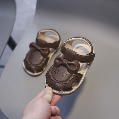 Antislip sandalen met strikpatroon voor kinderen met uitgesneden details