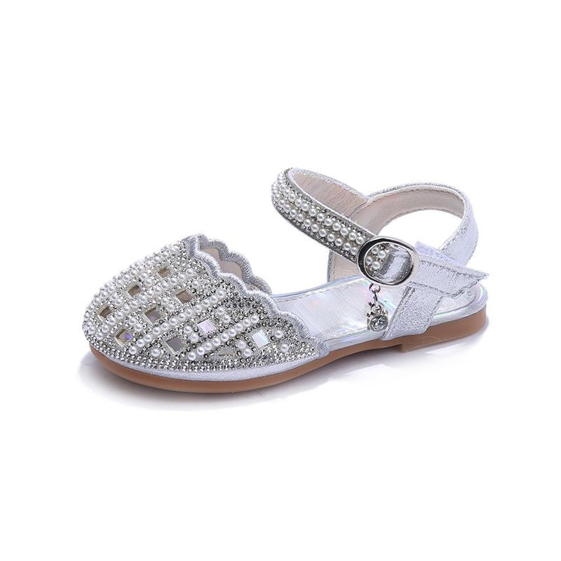 Zachte zolen, modieuze sandalen met uitsparingen