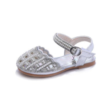 Zachte zolen, modieuze sandalen met uitsparingen