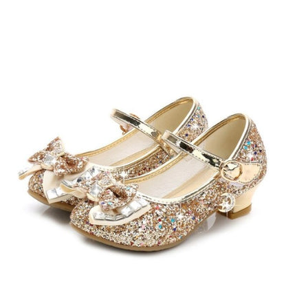 Schattige sandalen met hak voor kinderen