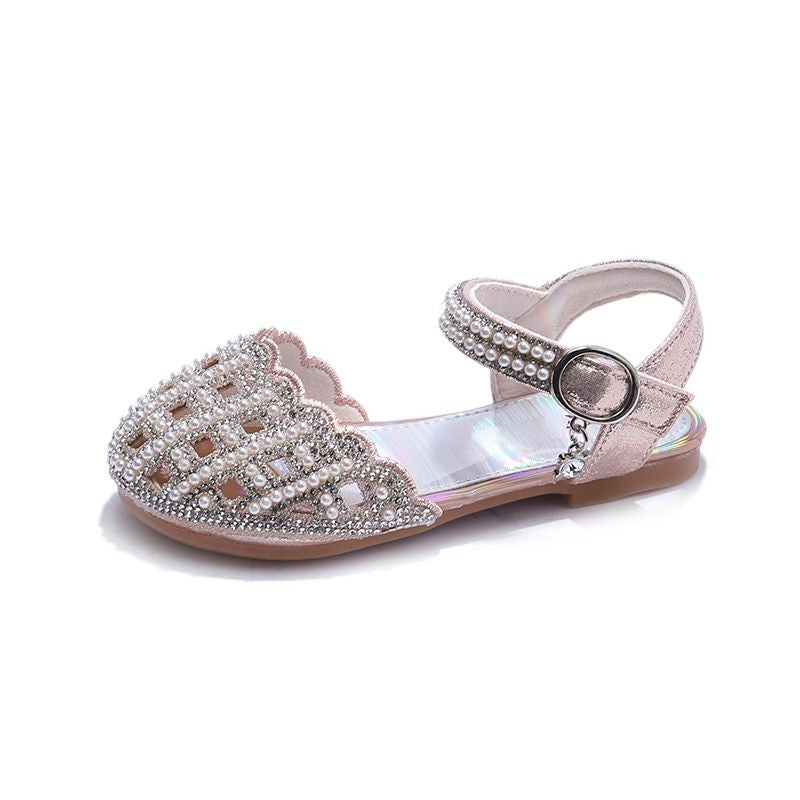 Zachte zolen, modieuze sandalen met uitsparingen