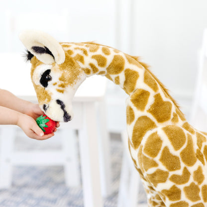Levensechte pluchen babygiraf