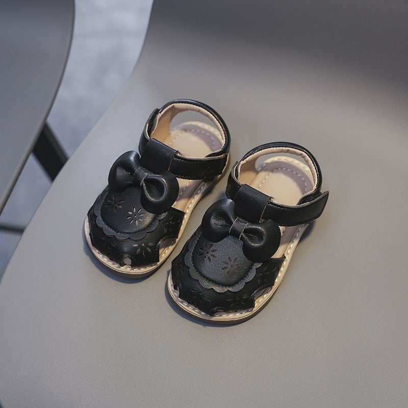 Antislip sandalen met strikpatroon voor kinderen met uitgesneden details