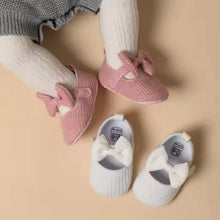GlowSteps – Baby Mädchen Leuchtende Slip-On Socken Schuhe 0–12 Monate | Weicher Indoor-Komfort