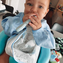 Baby schort met lange mouwen, schort, slabbetje, blauwe auto's