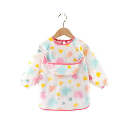 Baby schort met lange mouwen en slabbetje met hartjesmotief