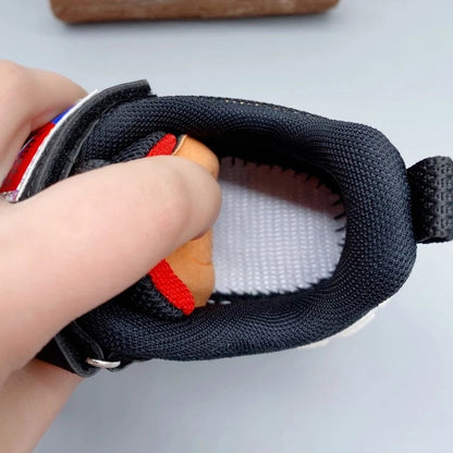 Door spinnenweb geïnspireerde sportschoenen voor kinderen