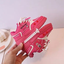 Schoenen met cartoonpatroon