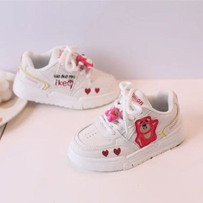 Schoenen met cartoonpatroon