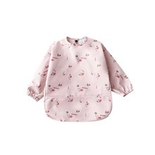 Waterdichte babyslab met lange mouwen en smokwerk in Little Berries