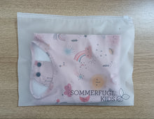 Waterdichte babyslab met lange mouwen en regenboogkleurige stralen