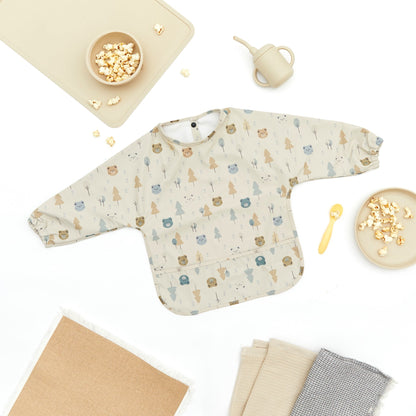 Waterdichte babyslab met lange mouwen in Woodland Cubs