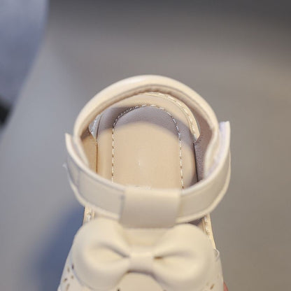 Antislip sandalen met strikpatroon voor kinderen met uitgesneden details