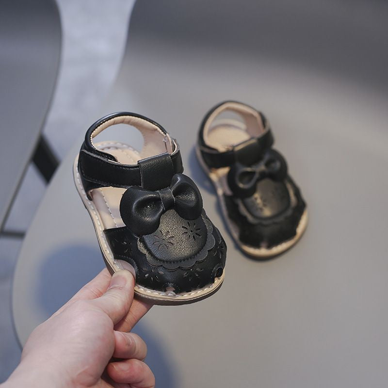 Antislip sandalen met strikpatroon voor kinderen met uitgesneden details