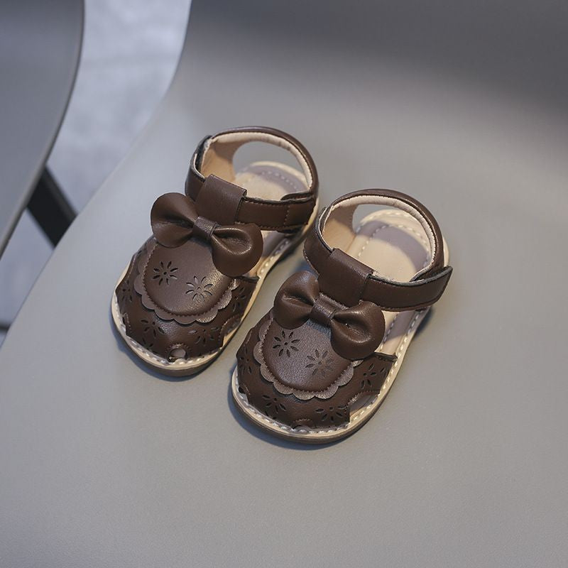 Antislip sandalen met strikpatroon voor kinderen met uitgesneden details