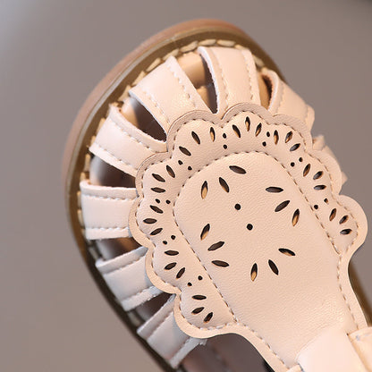 Antislip sandalen met zachte zool en uitsparingen