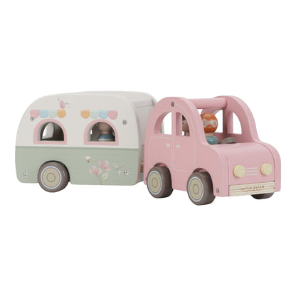 Houten speelgoedauto en caravan